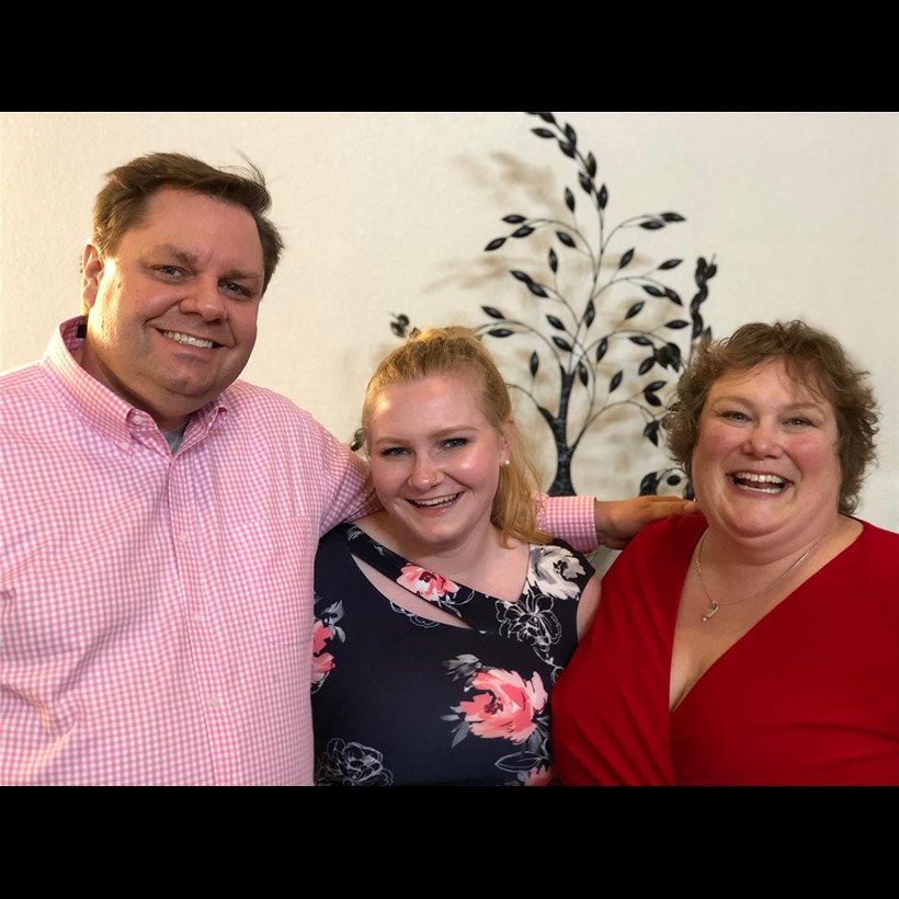 Kelli Corning with family and friends after receiving the 2019 ACGME GME Coordinator Excellence Award at the Annual Educational Conference